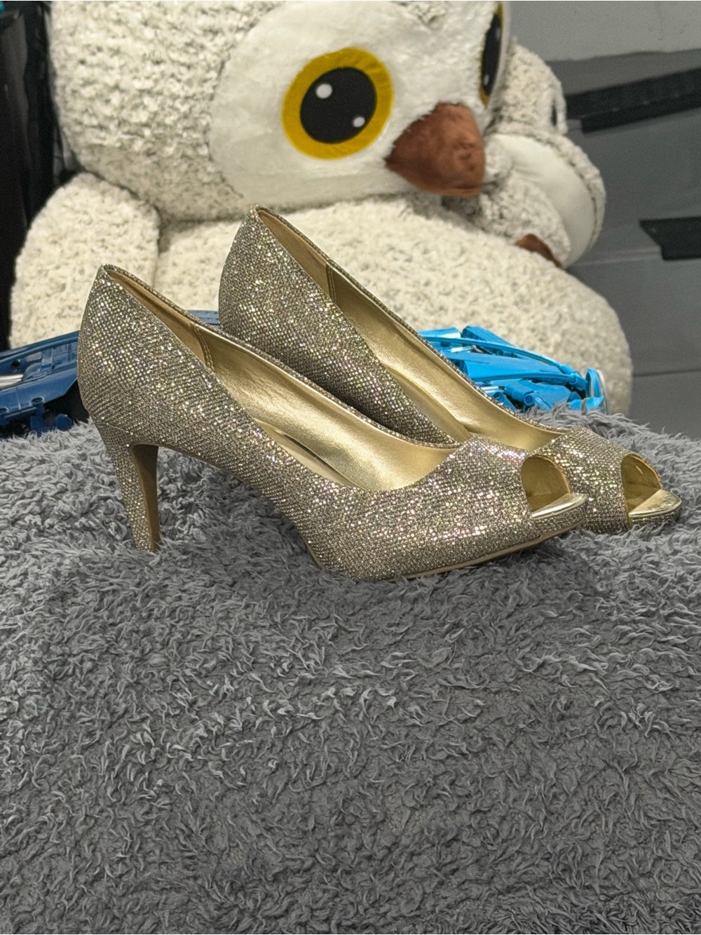 Bandolino Gold Glitter Peep-Toe Heels